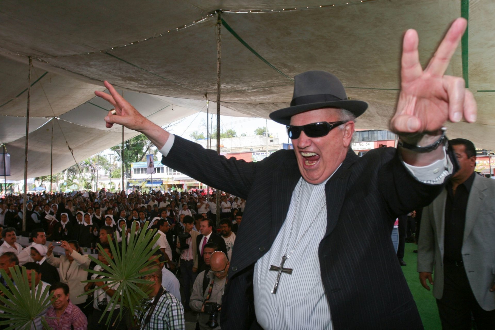 Onésimo Cepeda, durante su misa de despedida, en 2012