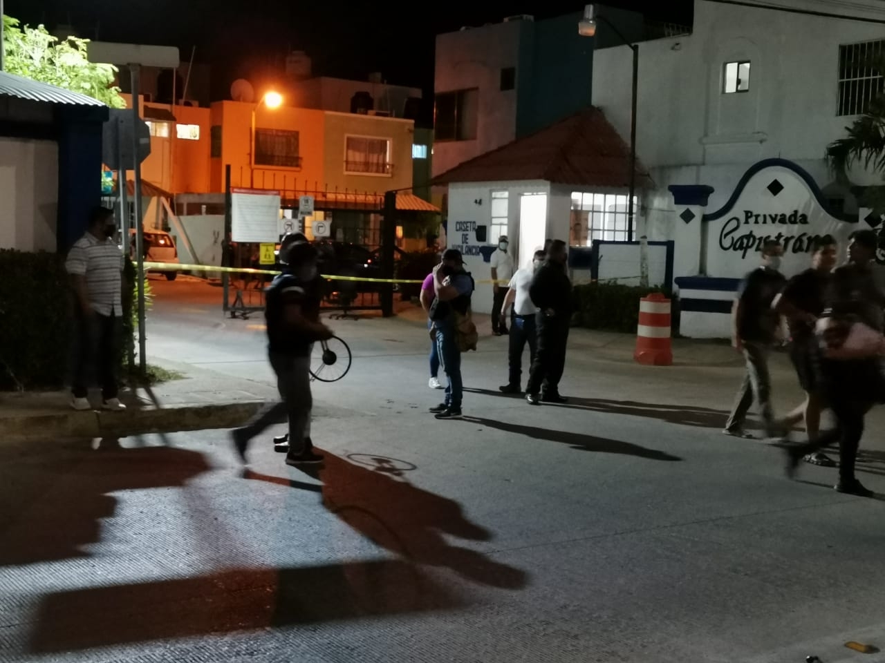 Motociclistas balacean una casa en Ciudad del Carmen