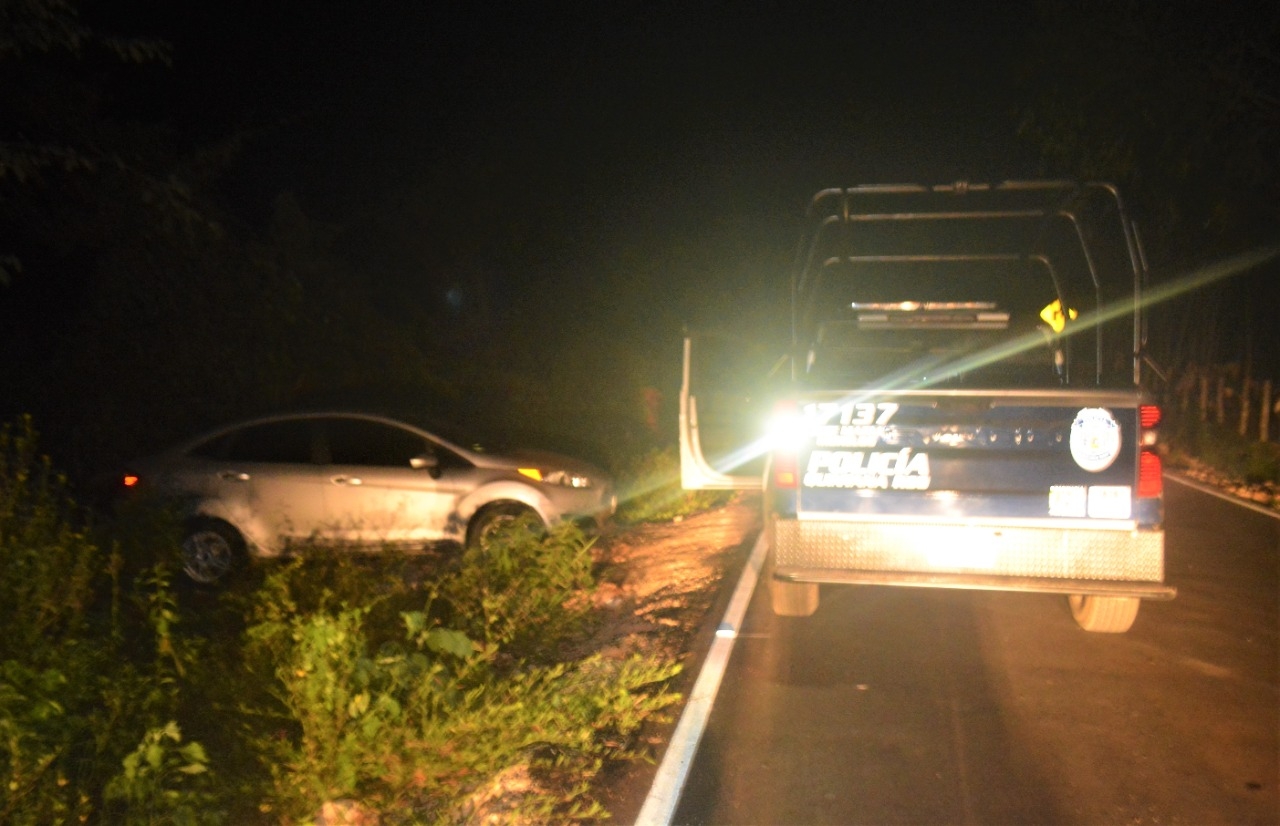 Hallan cadáver de un productor a la orilla de la carretera José María Morelos- La Esperanza