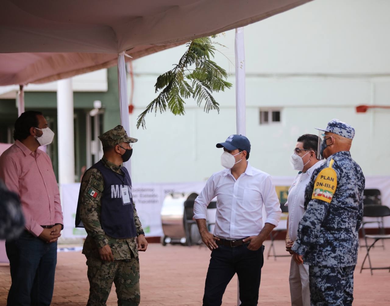 Módulos de vacunación listos para atender abuelitos en Mérida