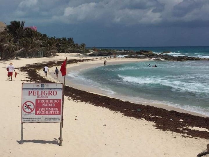 Guardavidas rescata a turista en Playa 'Media Luna' en Isla Mujeres