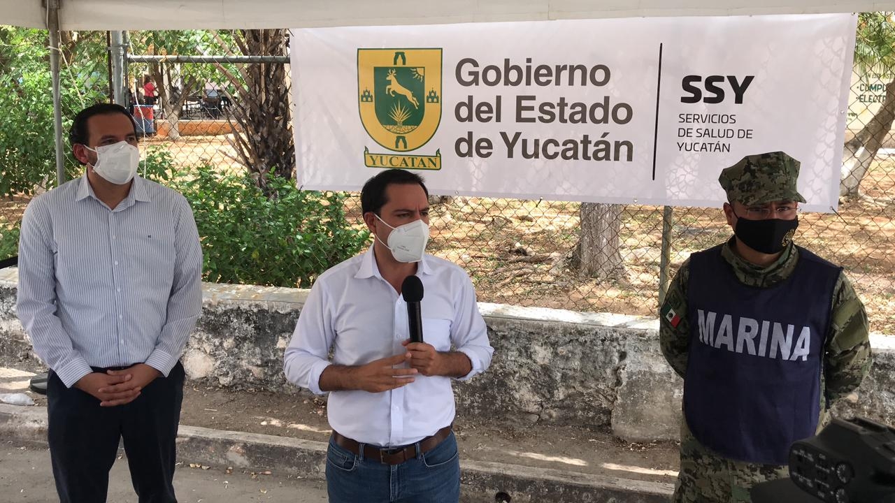 Mauricio Vila visita vacunación en Santa Rosa