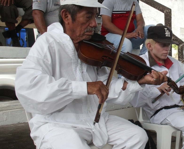 20 abuelitos de la comunidad de Tihosuco  necesitan una Casa del Anciano