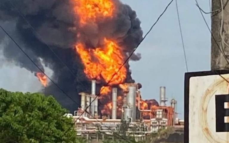 Así fue la explosión en refinería de Pemex en Minatitlán, Veracruz: VIDEOS