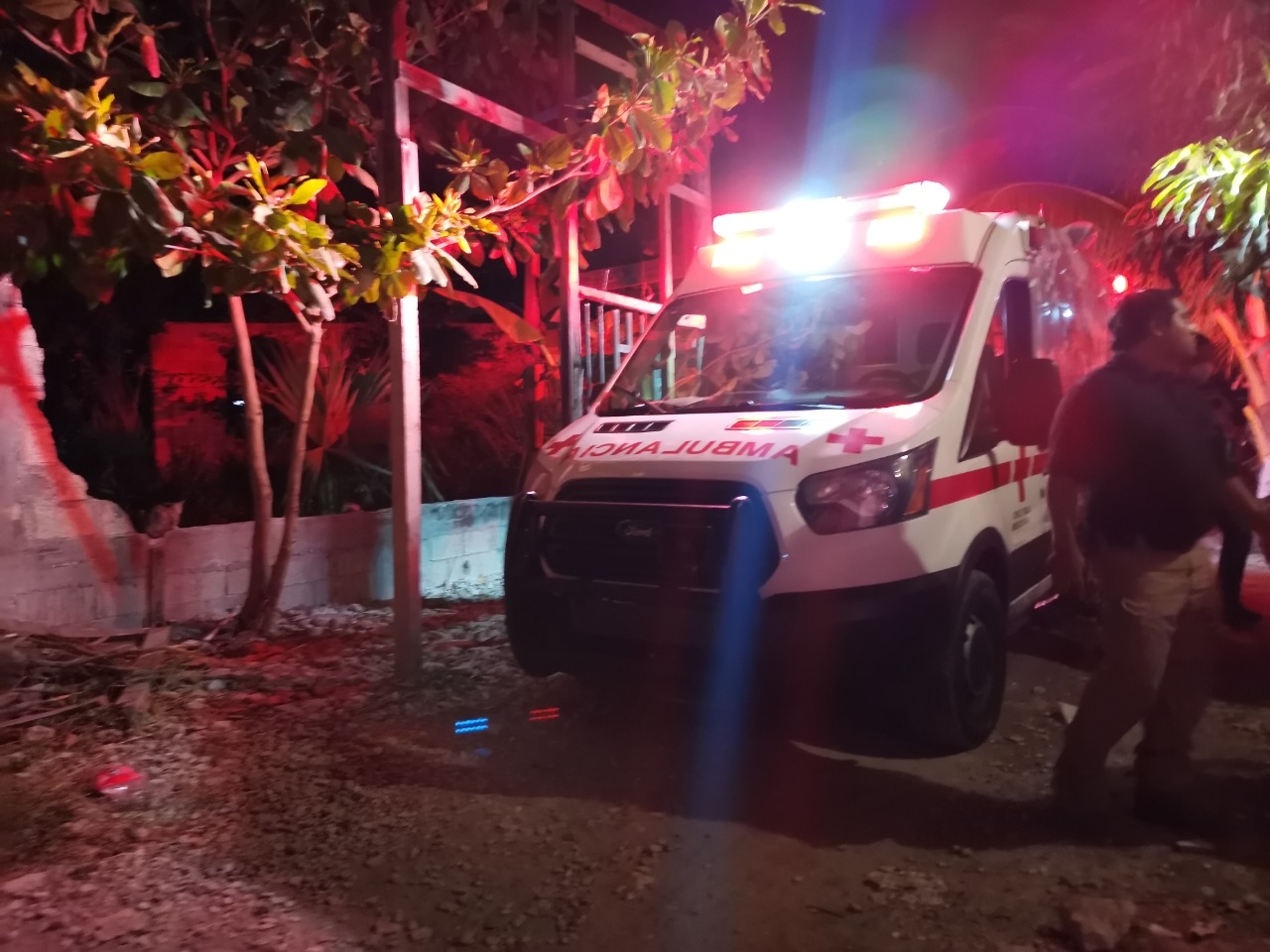 Hombre se corta el brazo con ventana de fierro en Ciudad del Carmen