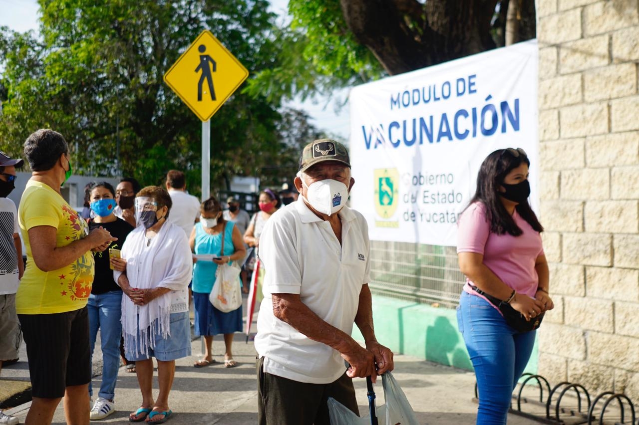 Vila Dosal indicó que el día de ayer el proceso de vacunación a personas de 60 años y más transcurrió en calma y sin ningún contratiempo.  