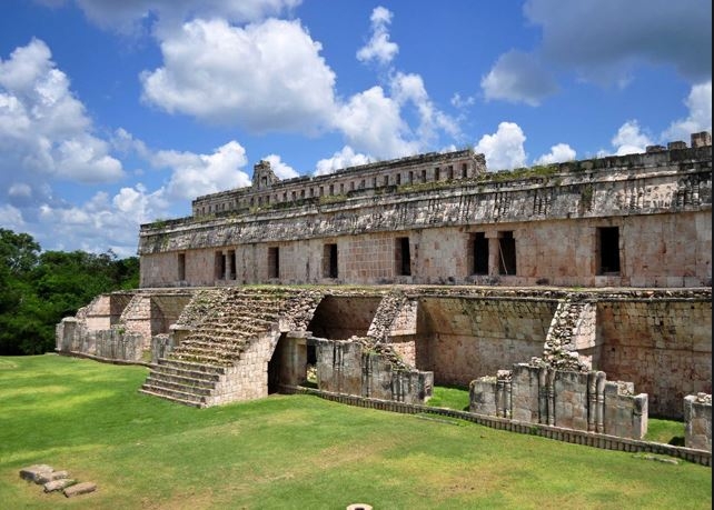 Kabah en maya  significa "Señor de la mano fuerte o poderosa"