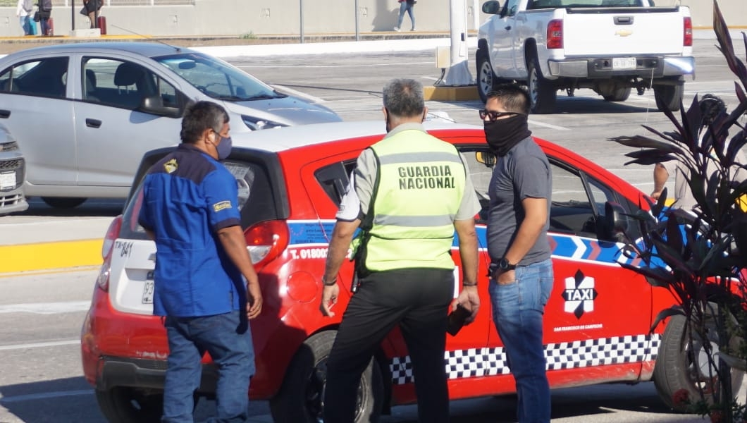 Pasajeros pidieron el servicio de taxi luego de perder su vuelo en el aeropuerto de Campeche