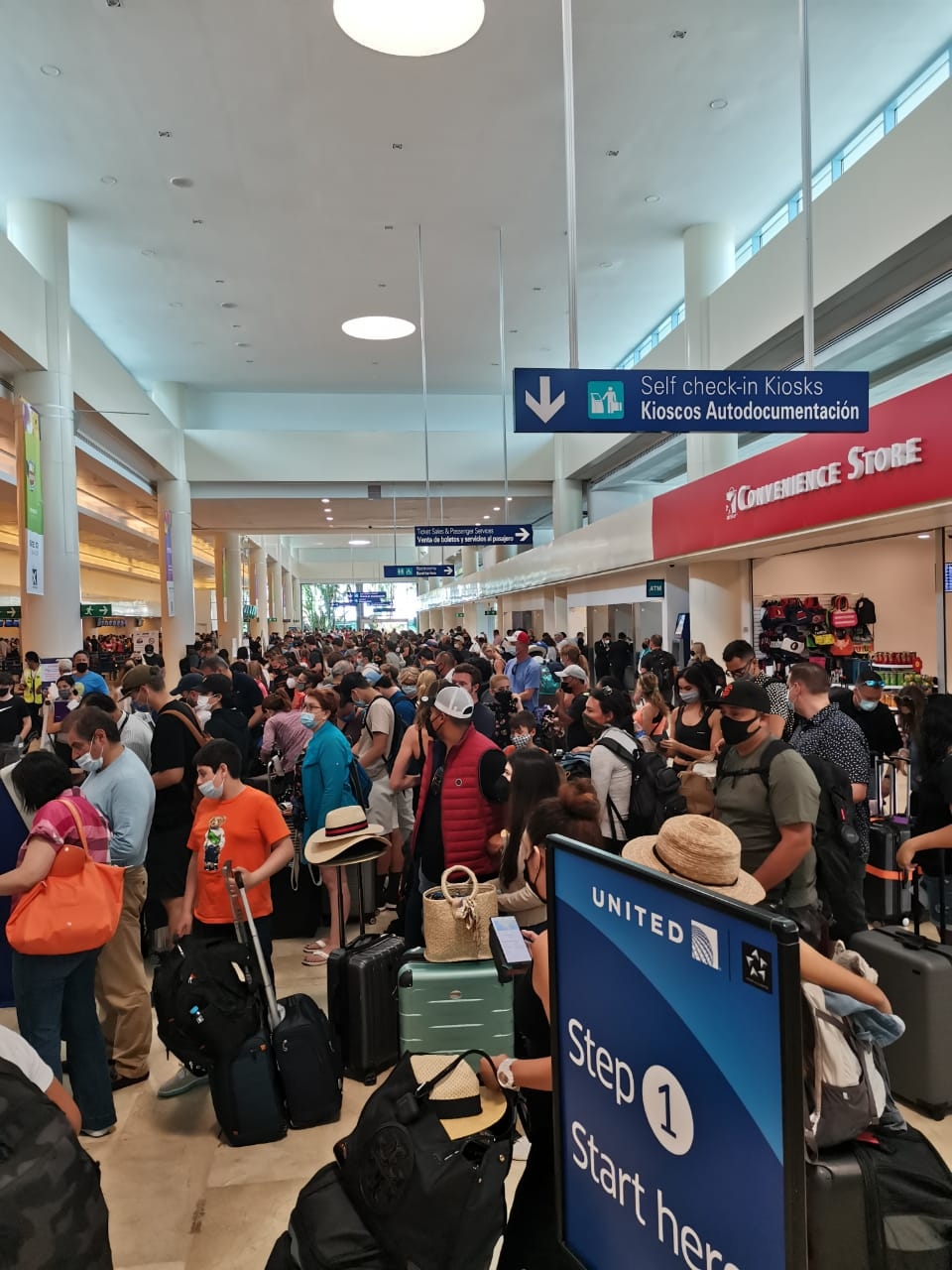 Así luce el aeropuerto de Cancún este viernes