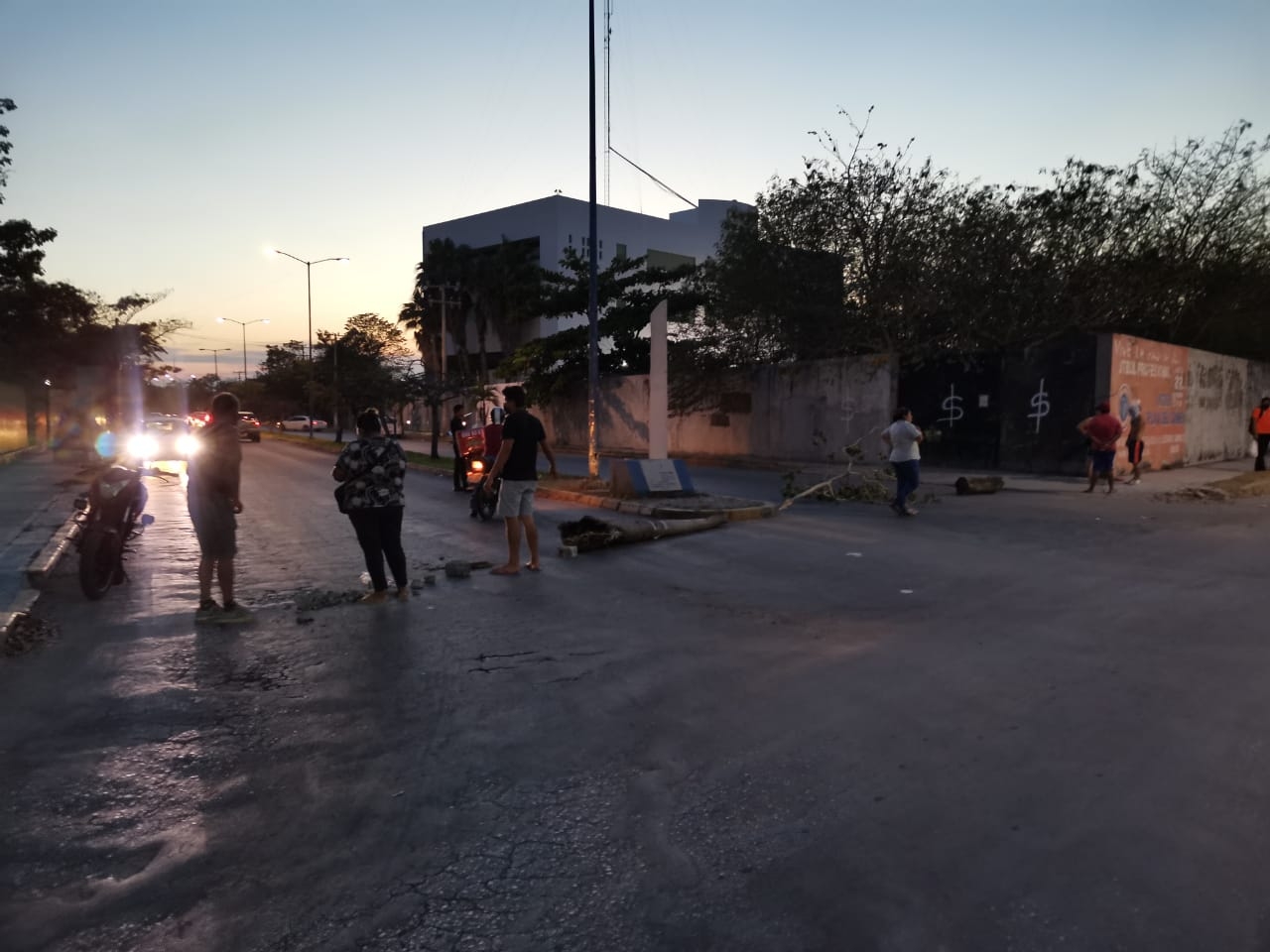 Vecinos protestan para que desalojen a invasores en Ciudad del Carmen