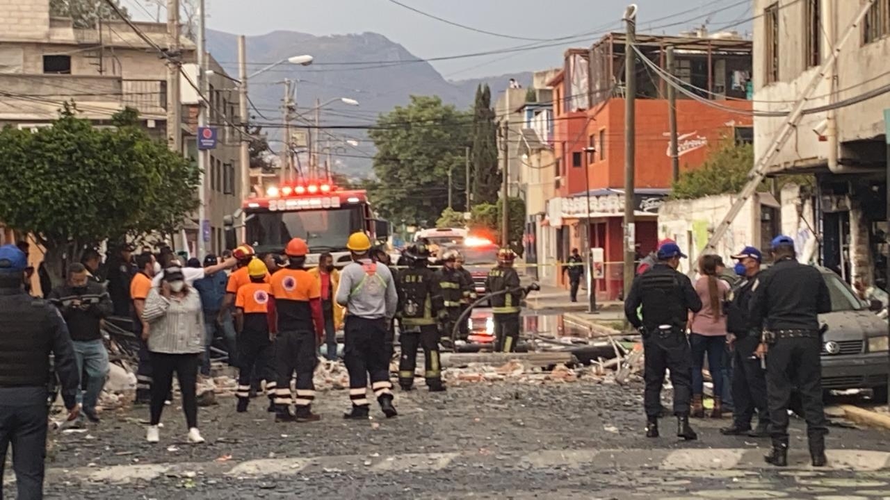 Muere una mujer por explosión de un local donde vendían tanques de oxígeno en CDMX