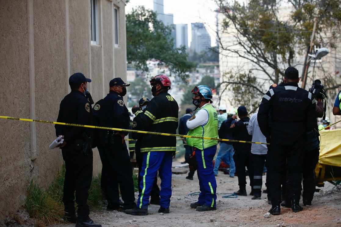 Derrumbe provoca la muerte de un trabajador de construcción en San Bartolo Ameyalco, CDMX