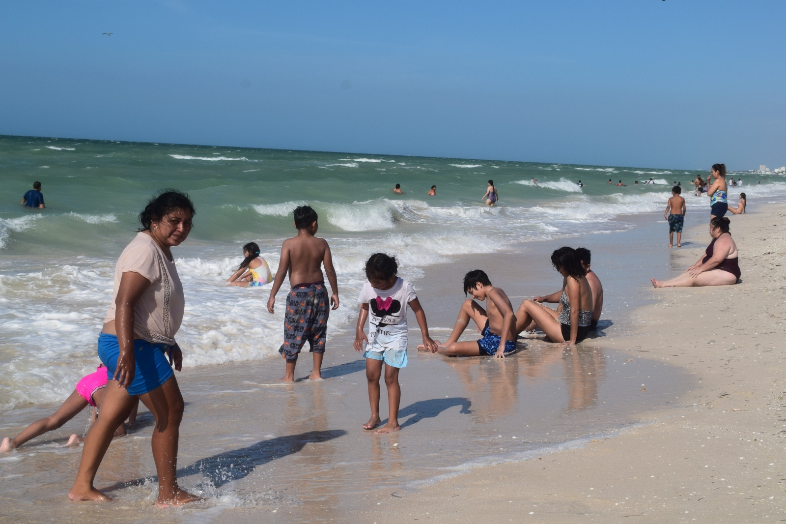 Playas de Progreso reciben a bañistas ante la 'ola de calor' que registra Yucatán