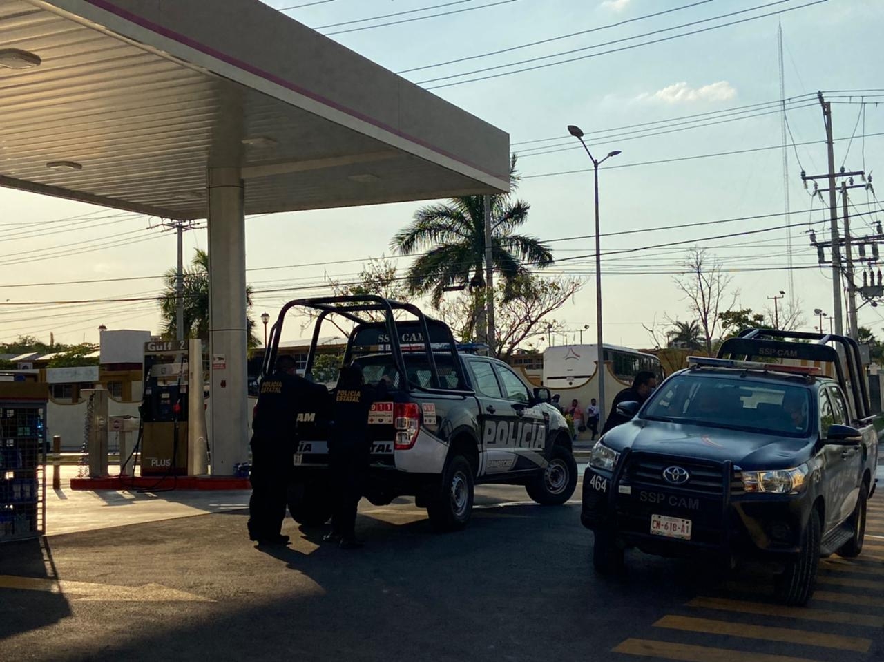 Asaltantes amagan al despachador de una gasolinera en Campeche