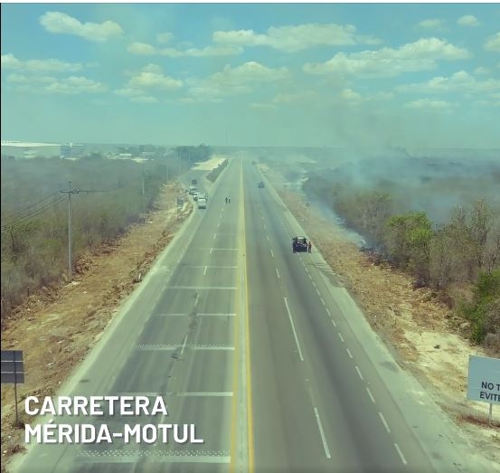 Reportan fuerte incendio forestal en la carretera Mérida-Motul