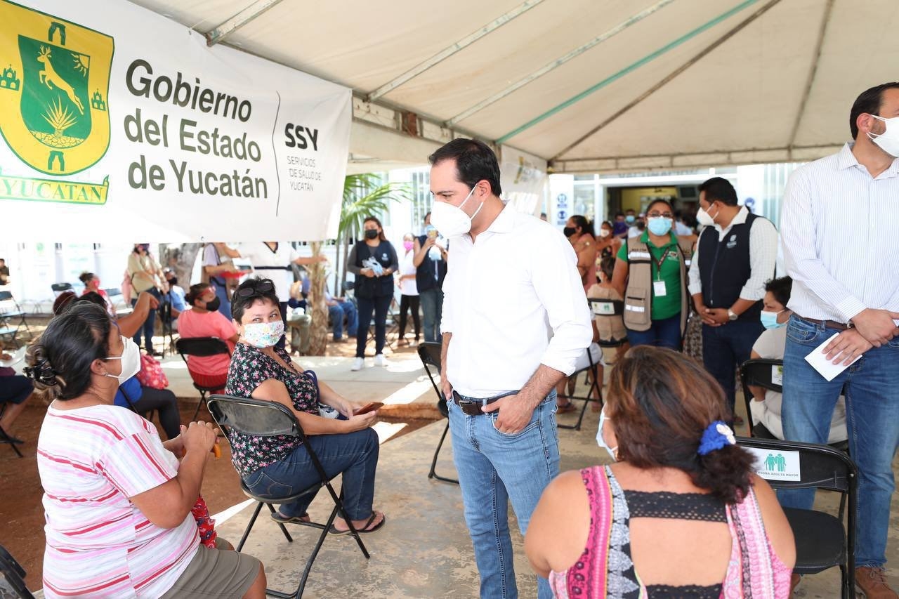 Mauricio Vila supervisa vacunación contra COVID-19 en Umán