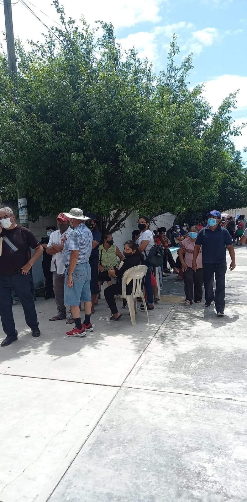 Habitantes de Chetumal denuncian influencias en módulos de vacunación