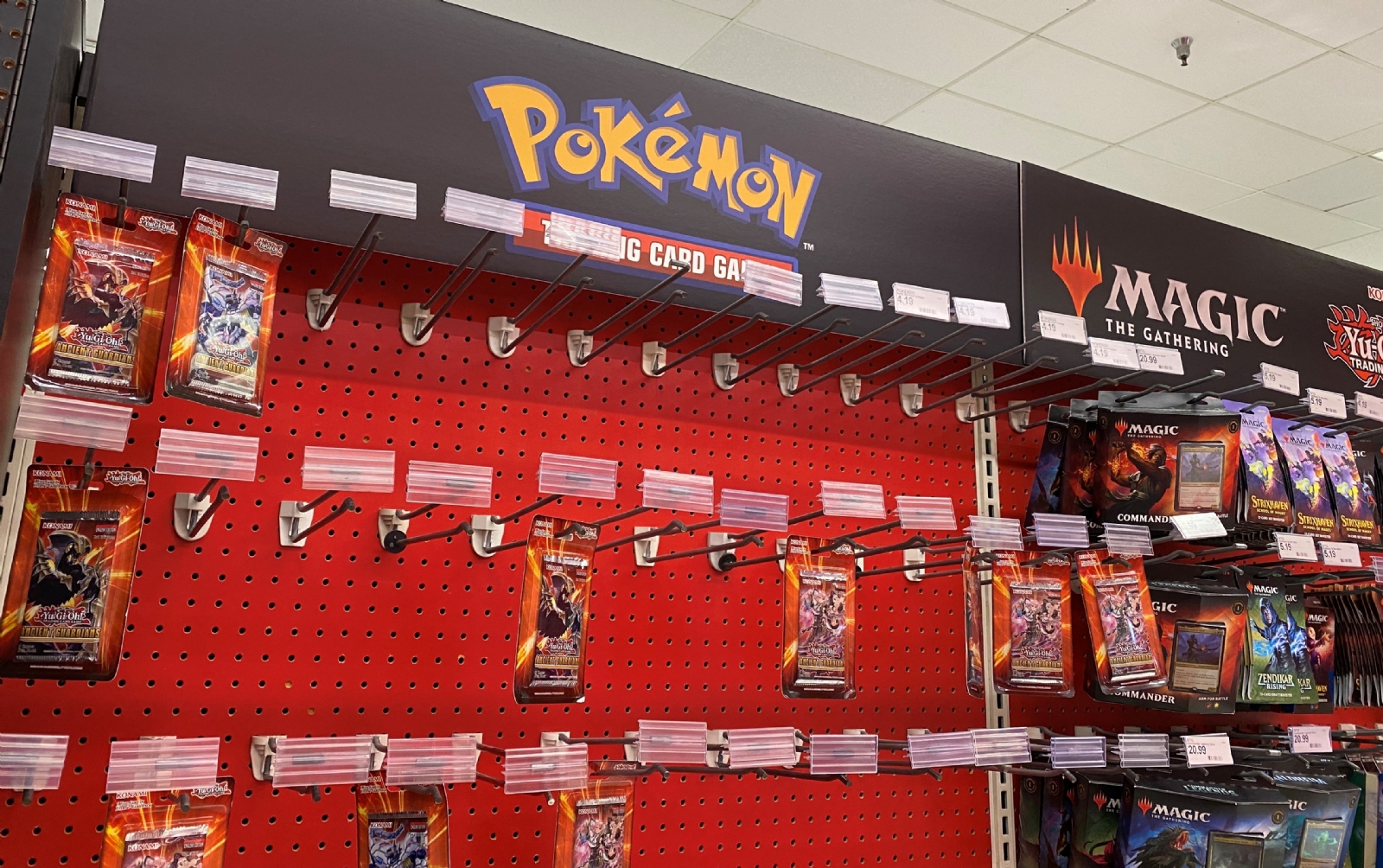 Suspenden venta de cromos de Pokémon por frenesí violento de fans