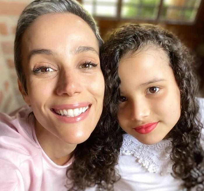 Odio ser madre, pero amo a mi hija, dice escritora brasileña y se vuelve viral