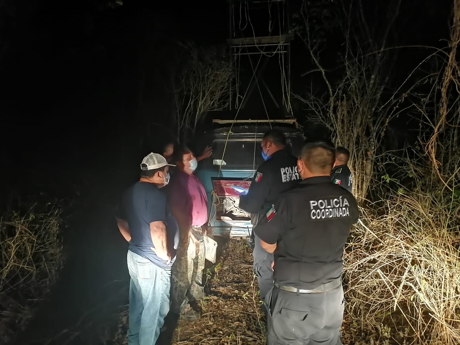 El vehículo y las armas fueron decomisadas por elementos de la policía