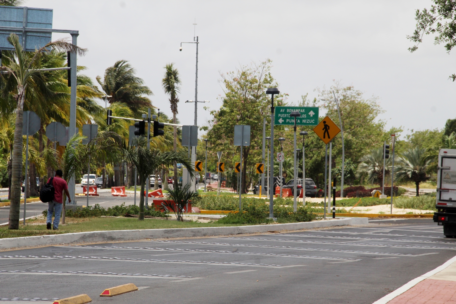 Glorieta de la Zona Hotelera pone en peligro a peatones y conductores de Cancún