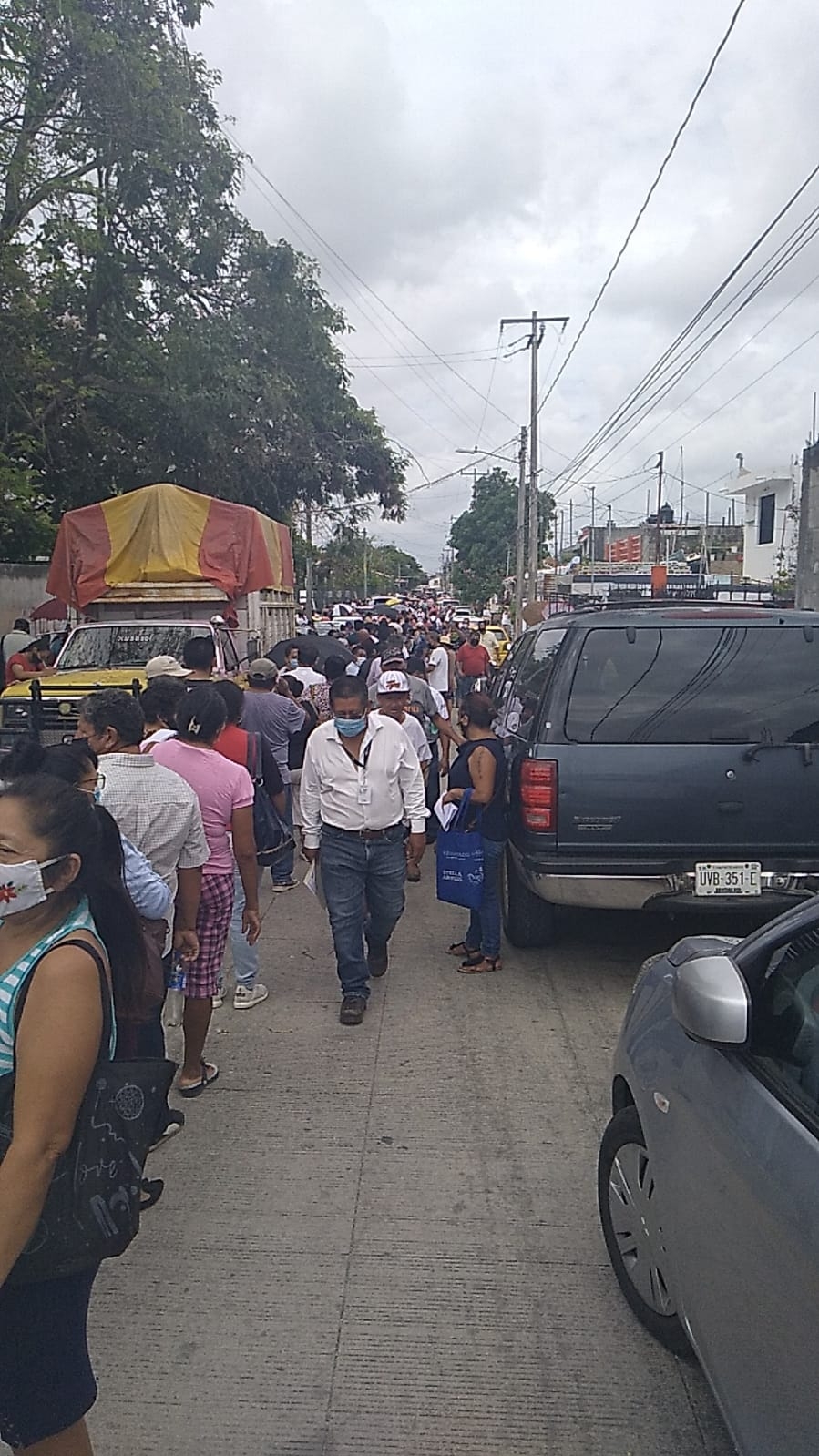 Incumplen sana distancia en el módulo de vacunación en la Región 94 en Cancún: EN VIVO