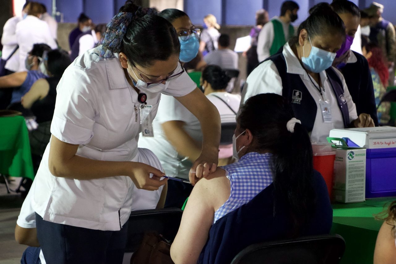 Vacunación de docentes en plantel de la ITAM