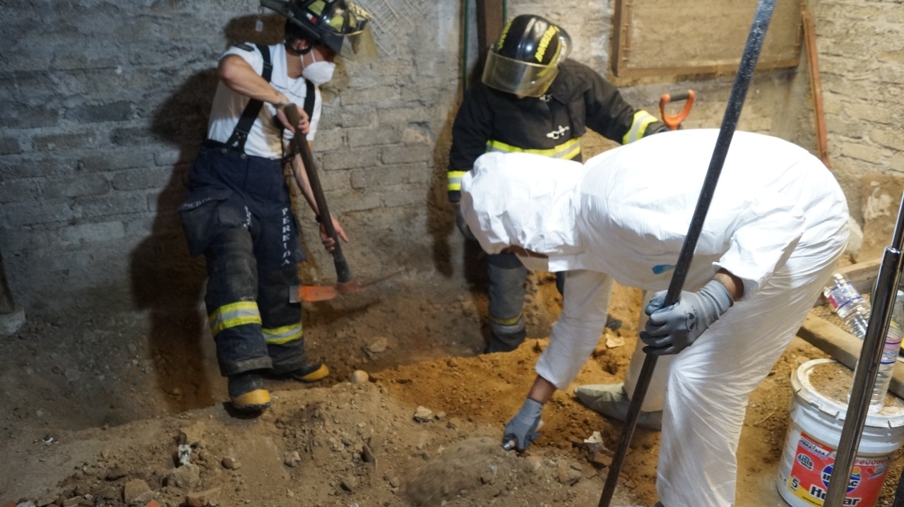 Continúan excavaciones en casa de feminicida múltiple de Atizapán