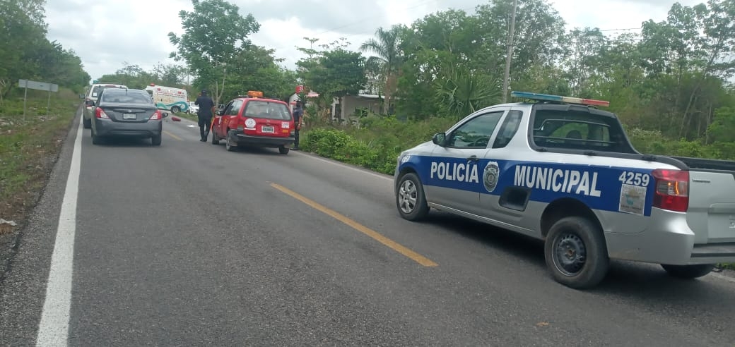 Hombre resulta lesionado tras chocar con un tráiler en la carretera Cancún-Mérida