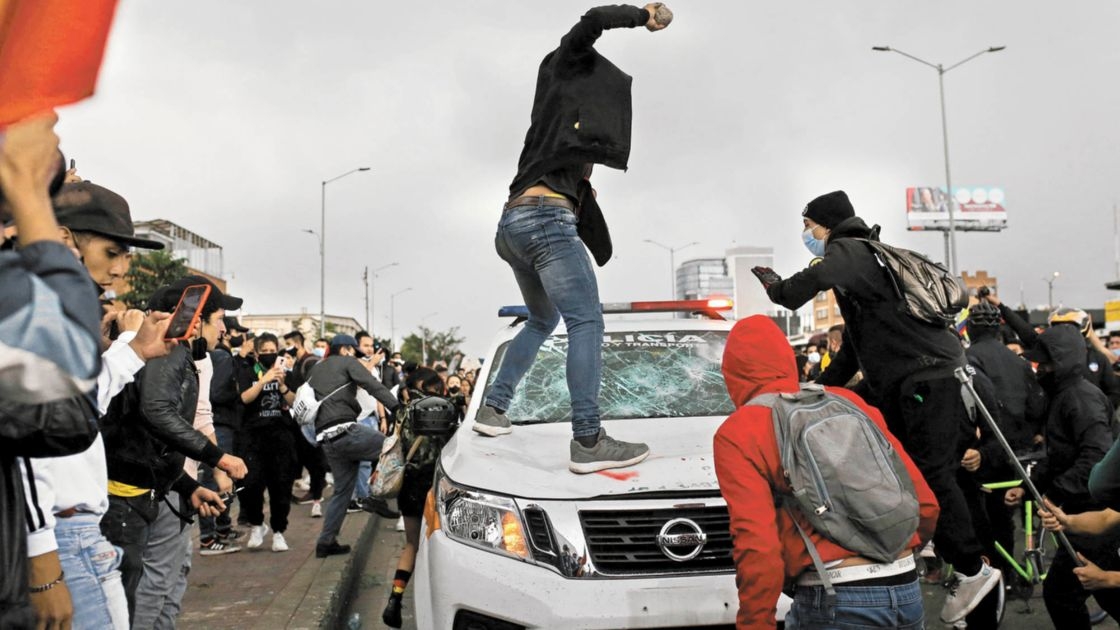 Protestas en Colombia por la reforma tributaria genera caos y aumentos de COVID-19