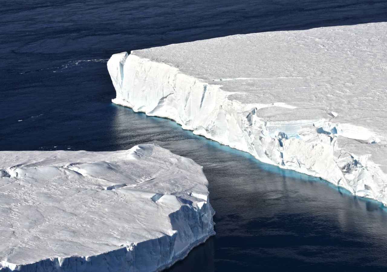 Esta mañana, A-76, el iceberg más grande del mundo se desprendió de la Antártida.