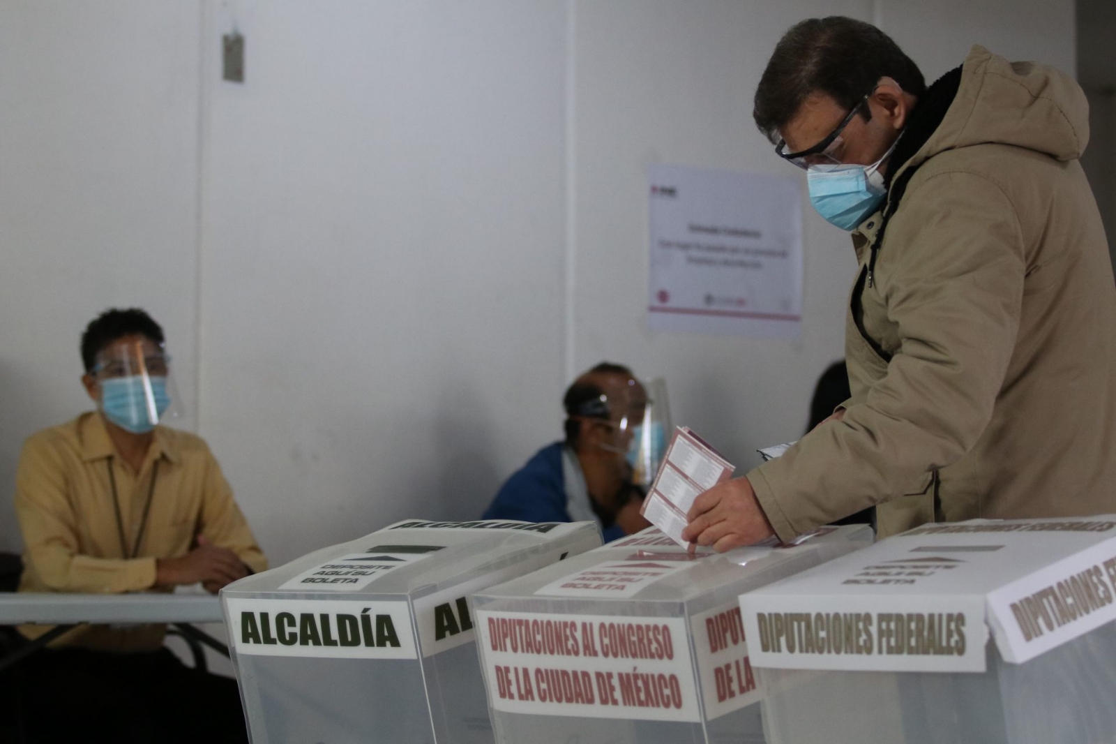 Simulacro de elecciones entre funcionarios de casilla