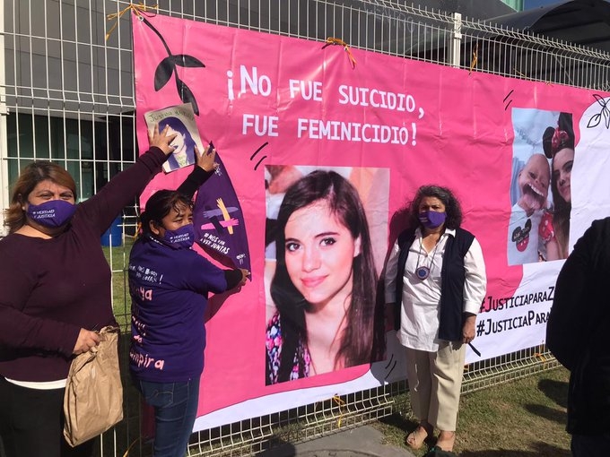 Integrantes de colectivos feministas cerraron el paso vehicular en protesta por la agresión que sufrió la familia de Zyanya