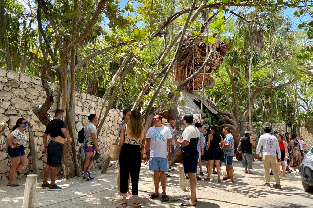 Policía deja de aplicar sanciones a quienes no usen cubrebocas en Tulum