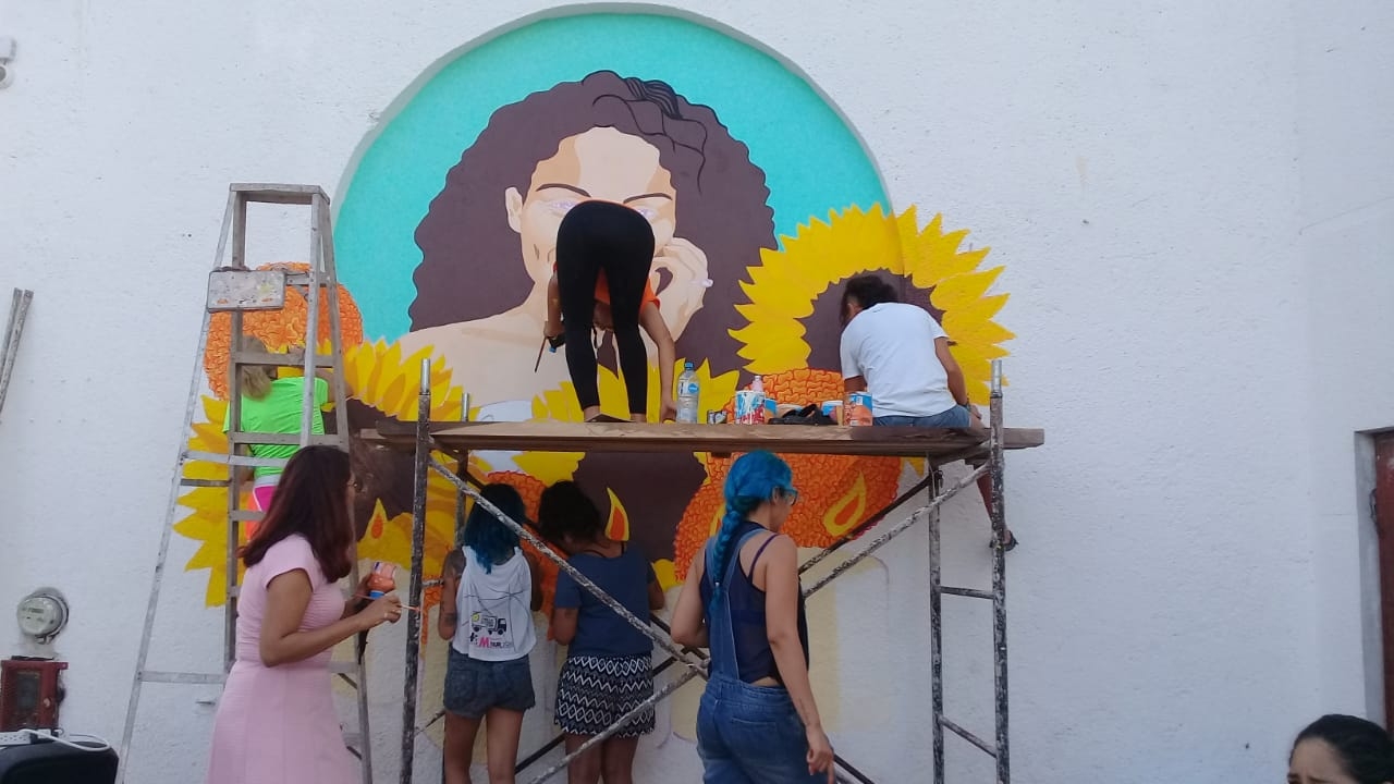 Recuerdan a Erika Sánchez, víctima de feminicidio, con mural en Playa del Carmen