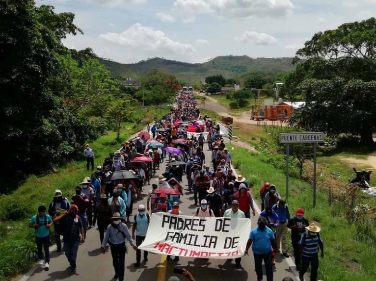 Normalistas de Mactumactzá  marchan por l liberación de sus colegas reclusos