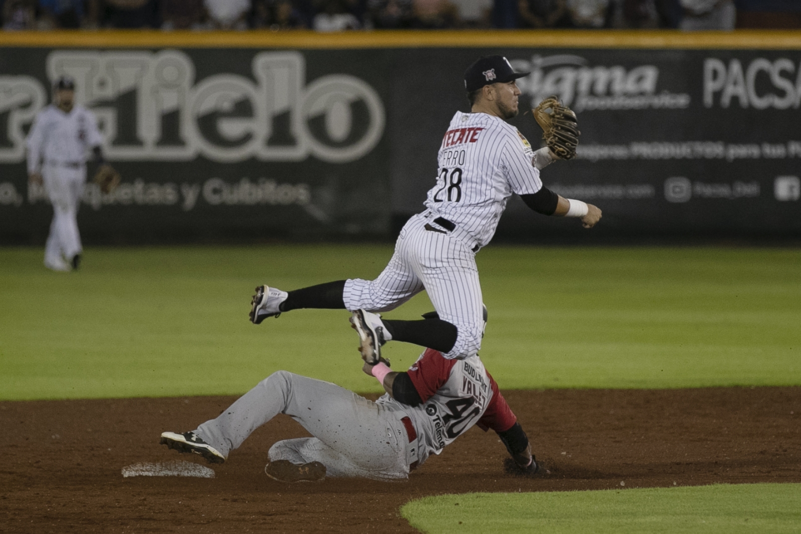 Los Tigres recibieron 'cañonazos' de los Piratas de Campeche