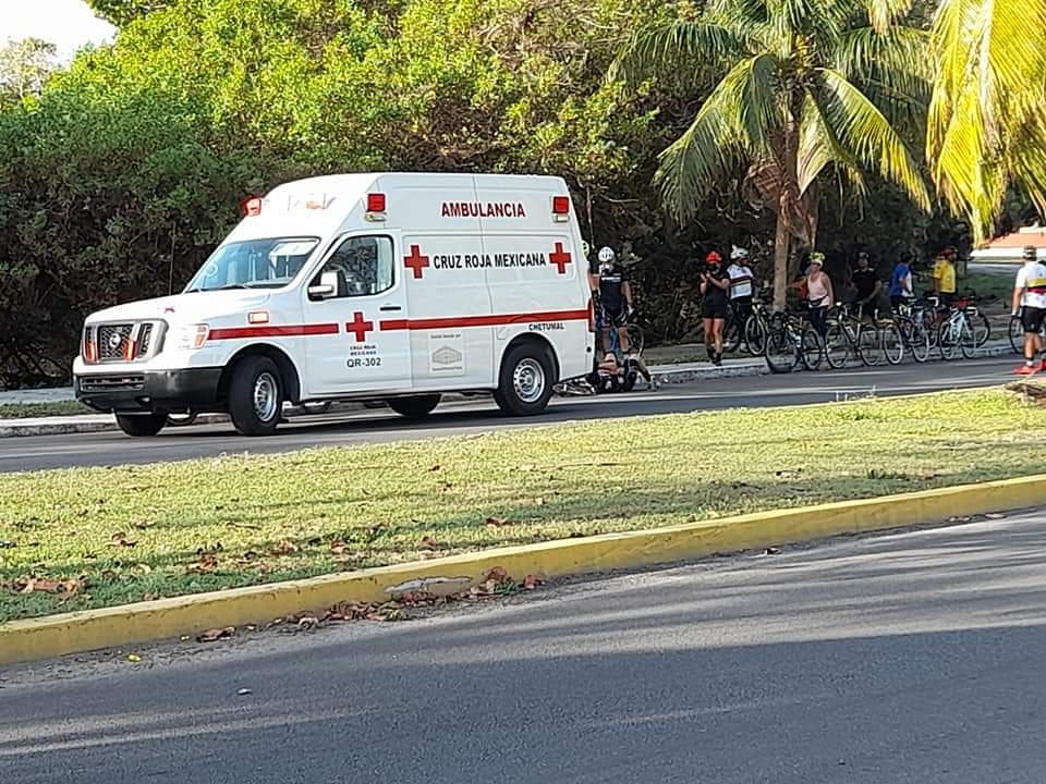 Hundimiento en el Boulevard Bahía de Chetumal provoca accidentes vehiculares