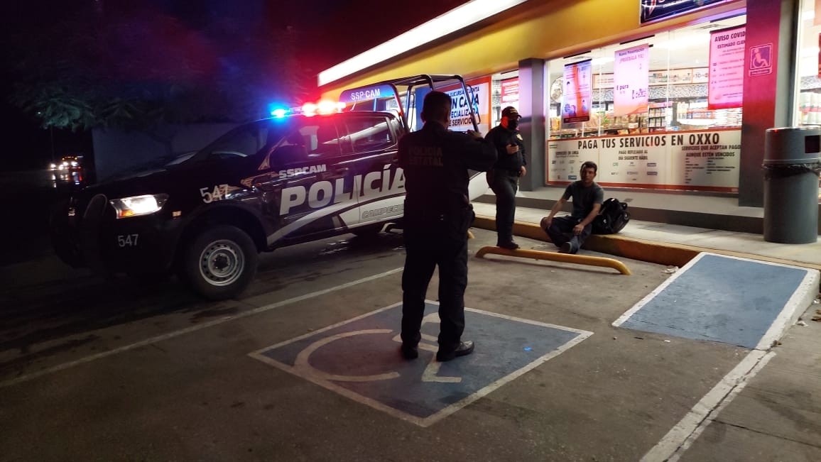 Joven recibe golpe en el rostro por no 'apoyar' con las cervezas