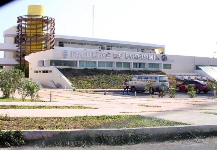 Esta no es la primera vez que el maestro habla de religión en sus clases