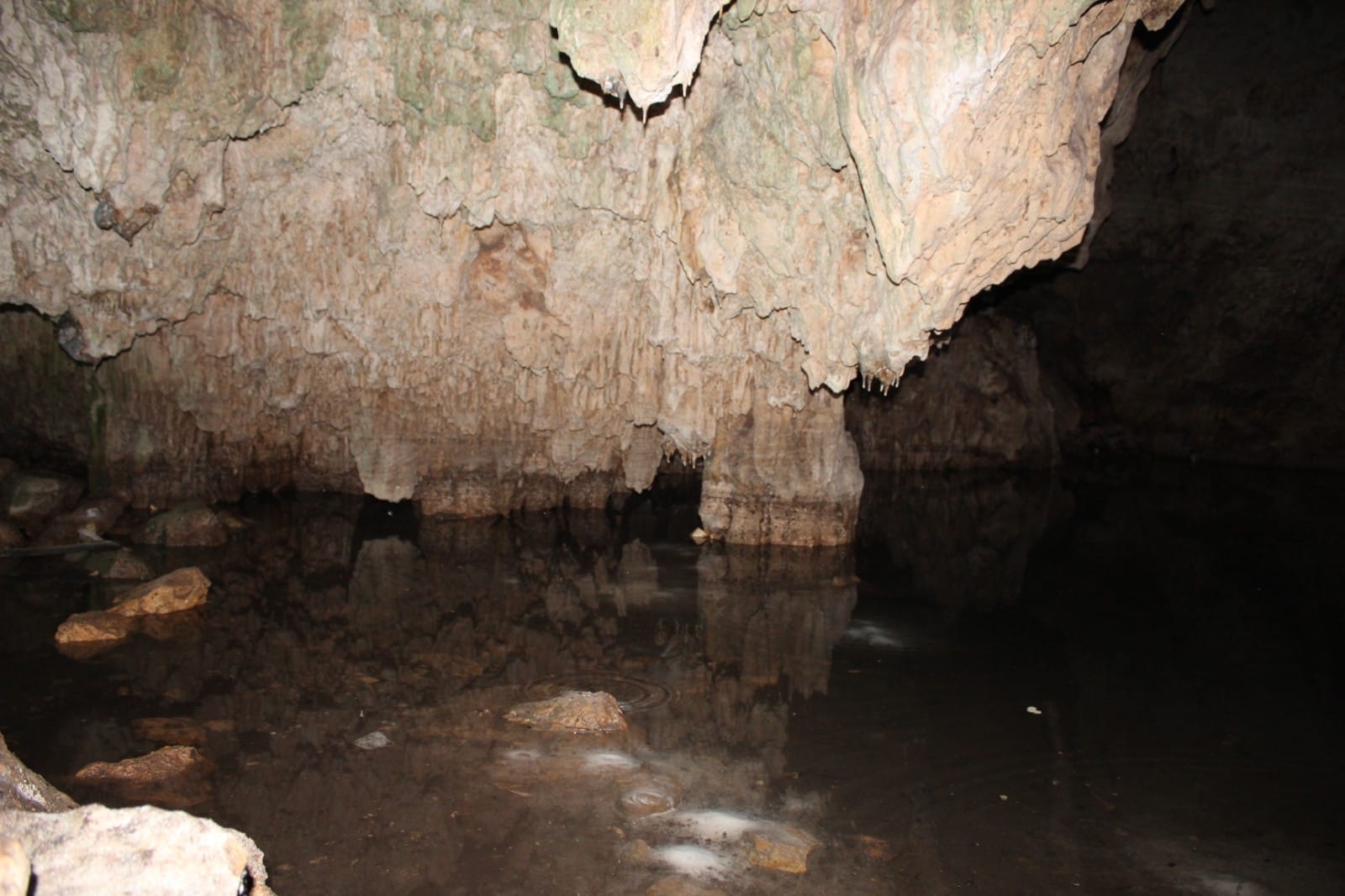 Cenote Dzonot, lugar con pasadizos secretos en Calotmul, Yucatán