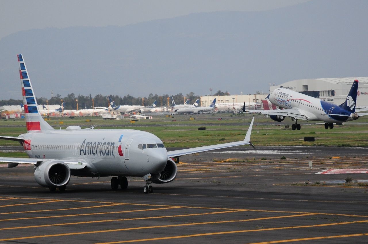 Aviones en el AICM