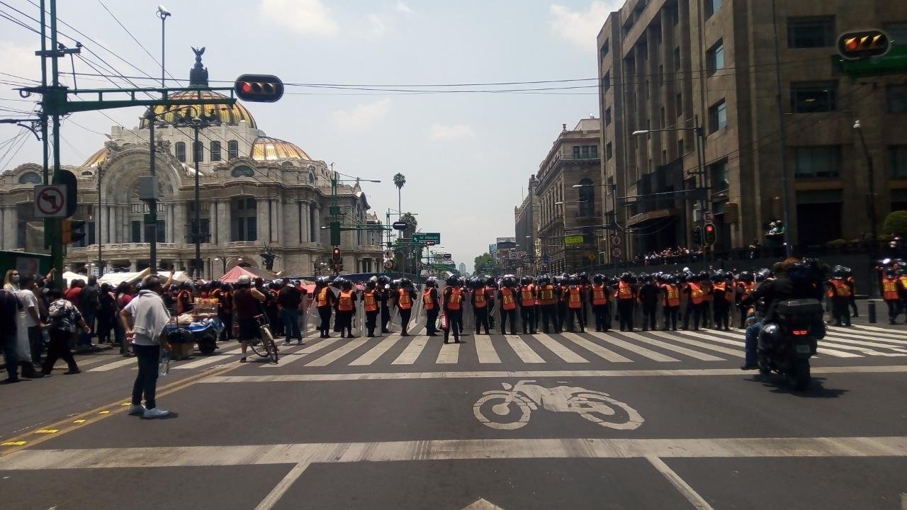 Mujeres marchan en CDMX para exigir alto a la violencia que sufren