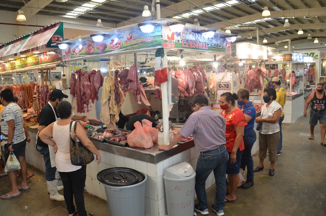 Mercado de Ciudad del Carmen registra aglomeraciones pese a Semáforo Amarillo