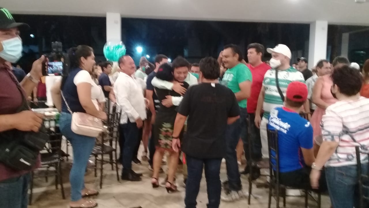 Celebran triunfo de Luis Herrera como secretario general del sindicato en Playa del Carmen