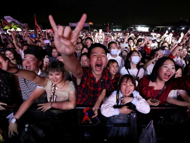 Ciudadanos de Wuhan celebran festival de música