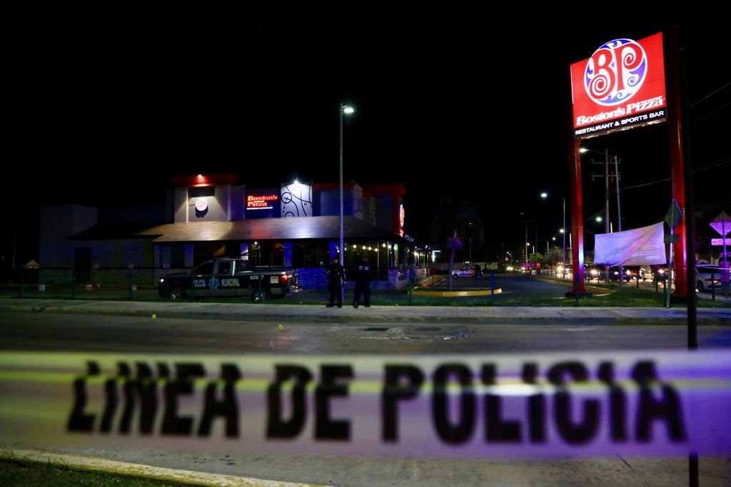 Atacan a balazos pizzería de Playa del Carmen