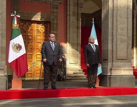 Inicia la ceremonia de bienvenida al presidente de Guatemala