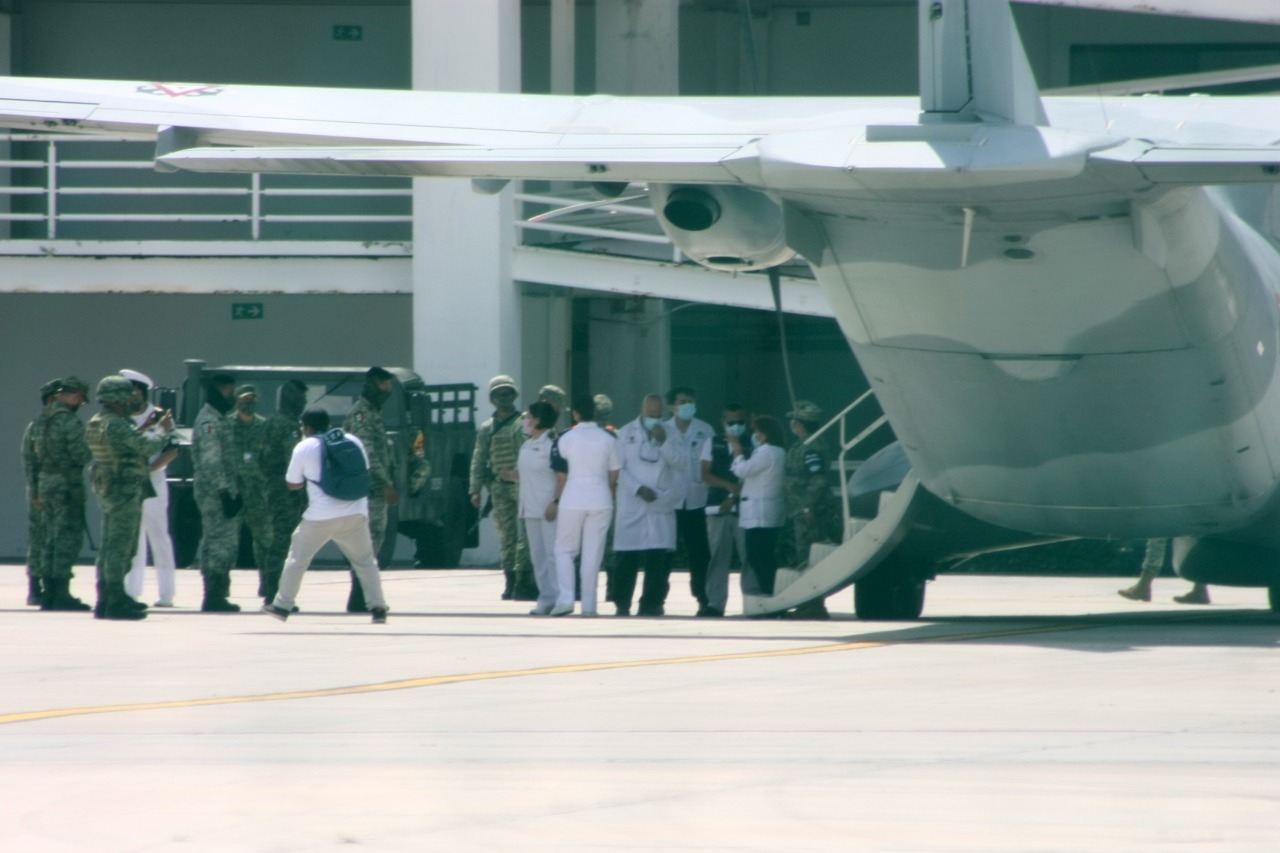 Llega lote de vacunas contra COVID-19 al aeropuerto de Cancún