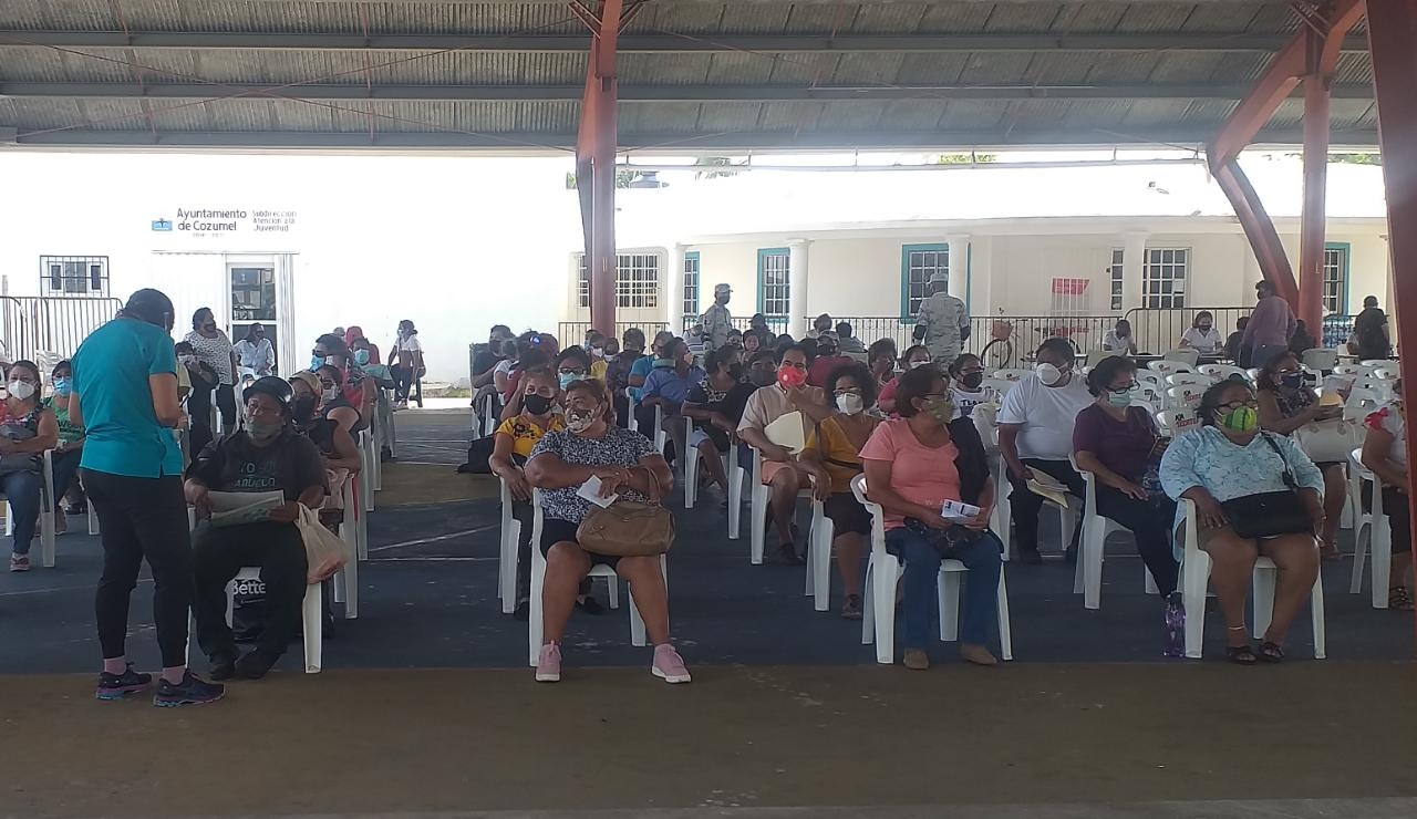 Vacunación a adultos de entre 50 a 59 años da comienzo en Cozumel